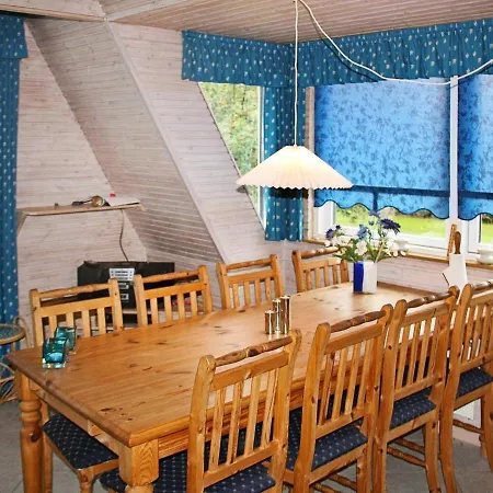 Three-bedroom Holiday In 2 Holiday home *