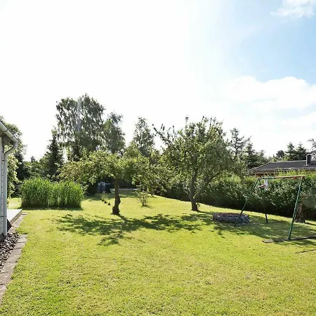 Three-bedroom Holiday In 2 *